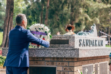 Mayor John Faker laying wreath on Sandakan Memorial